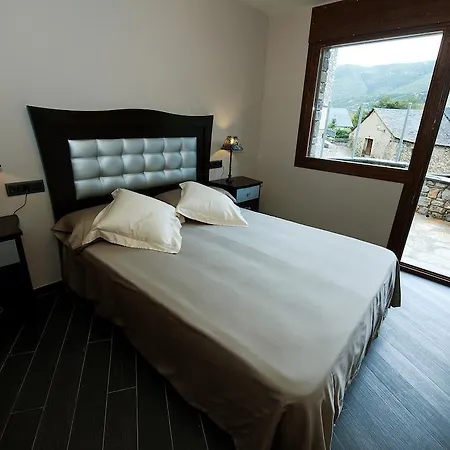 Semesterbostad Casa Llop Espot